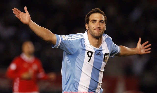 TK体育直播-火箭队与湖人激战姚明表现抢眼瞬间回顾